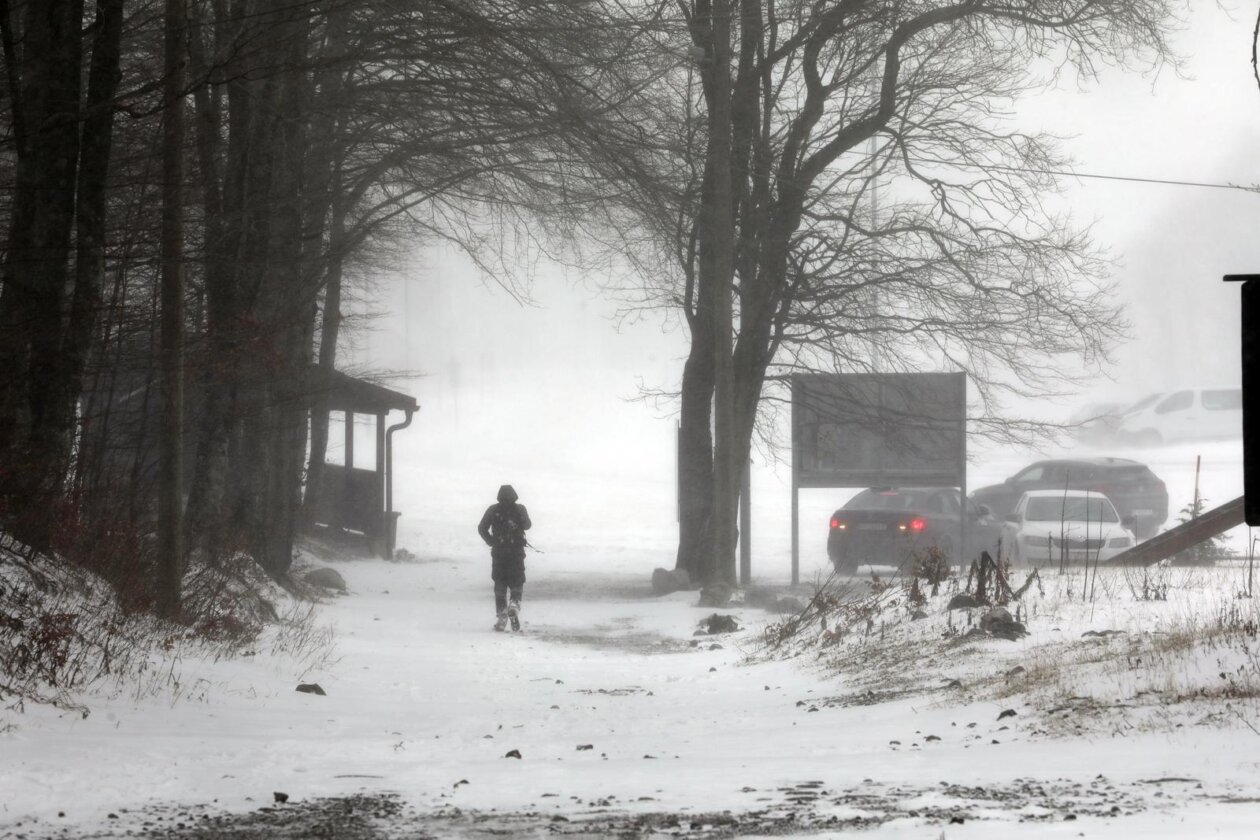 Platak: Zbog lošeg vremena malobrojni izletnici uživaju u snijegu