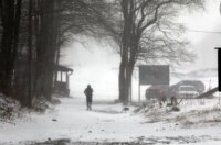 Platak: Zbog lošeg vremena malobrojni izletnici uživaju u snijegu