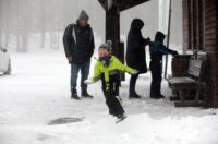 Platak: Zbog lošeg vremena malobrojni izletnici uživaju u snijegu