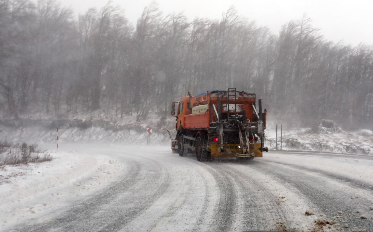 Platak: Zbog lošeg vremena malobrojni izletnici uživaju u snijegu
