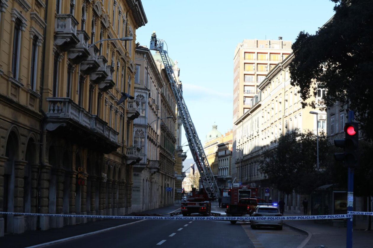 Rijeka: Požar nekoliko stanova u zgradu u Zanonovoj ulici