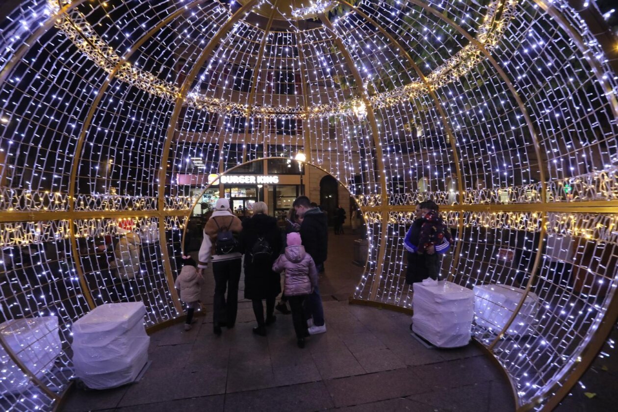 Rijeka: Zapo?elo adventiranje na Trgu Rije?ke rezolucije i Koblerovom trgu