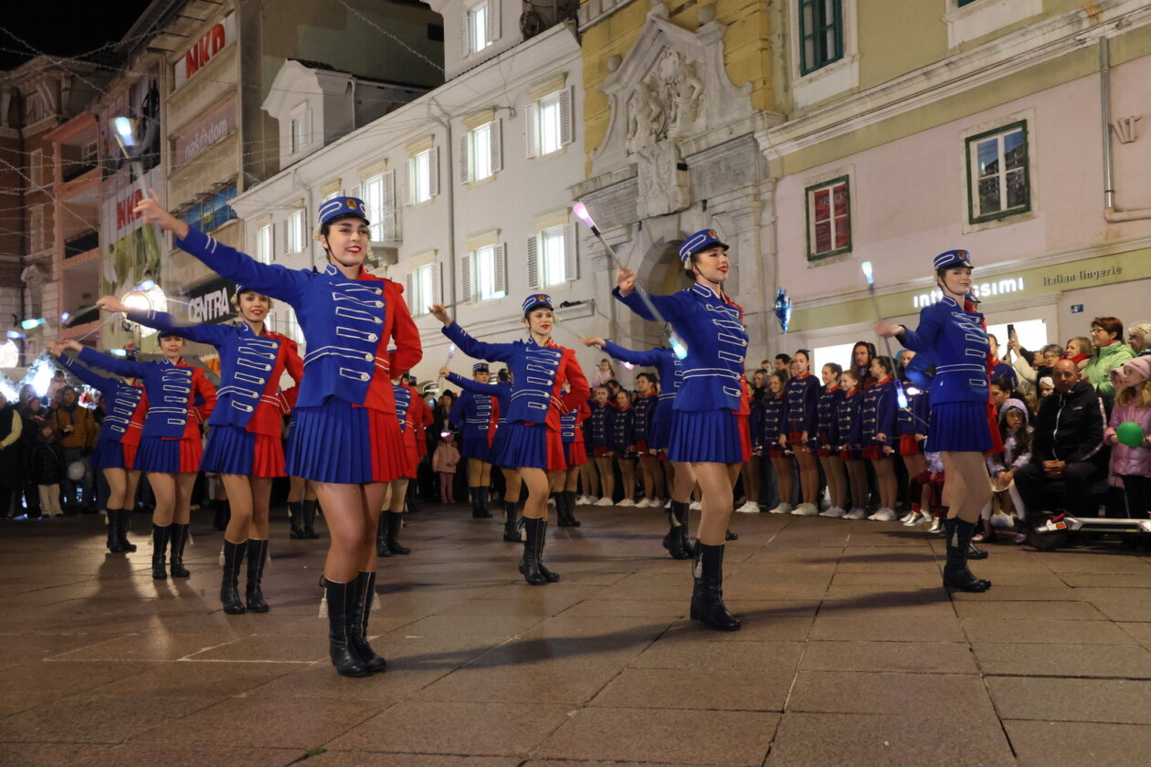 Paljenje-blagdanske-rasvjete-1