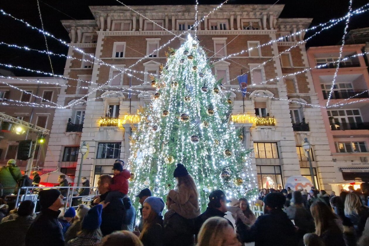 Paljenje-blagdanske-rasvjete-9-1536×1023