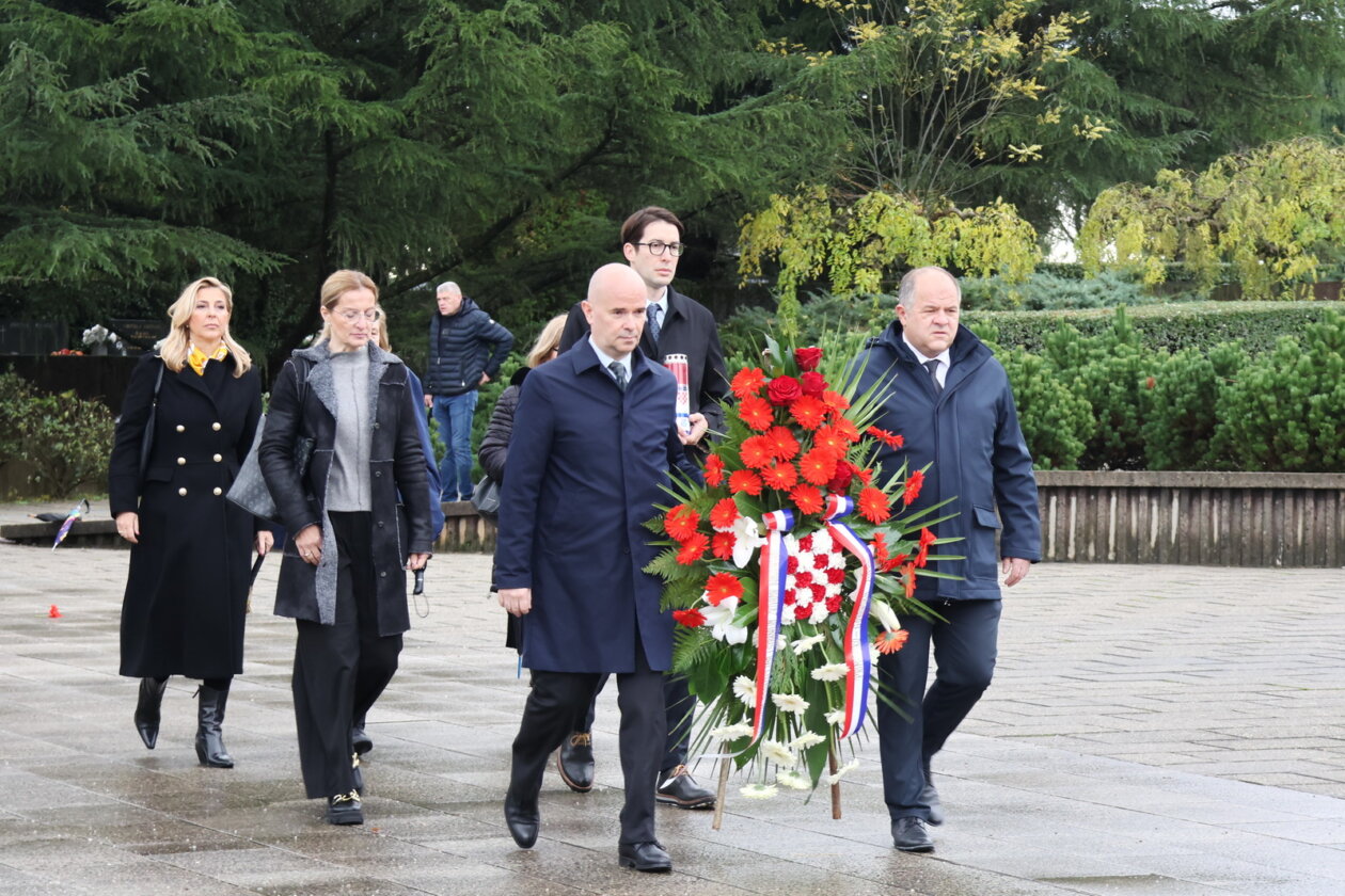 Polaganje-vijenaca-za-Dan-sjecanja-na-Vukovar-i-Skabrnju-28 Polaganje-vijenaca-za-Dan-sjecanja-na-Vukovar-i-Skabrnju-28