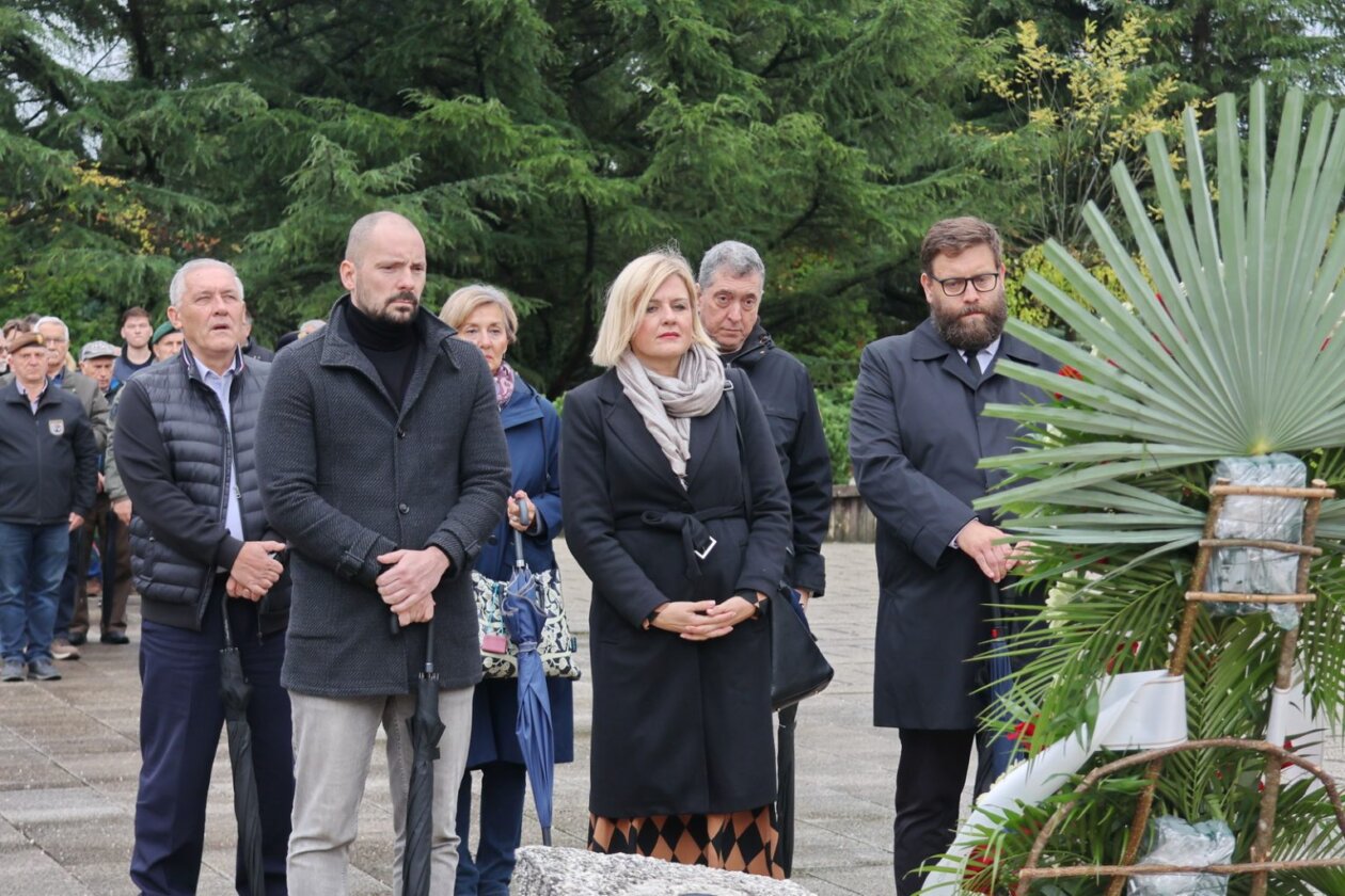 Polaganje-vijenaca-za-Dan-sjecanja-na-Vukovar-i-Skabrnju-34-1536×1024 Polaganje-vijenaca-za-Dan-sjecanja-na-Vukovar-i-Skabrnju-34-1536×1024