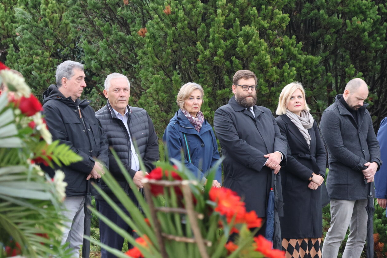 Polaganje-vijenaca-za-Dan-sjecanja-na-Vukovar-i-Skabrnju-38 Polaganje-vijenaca-za-Dan-sjecanja-na-Vukovar-i-Skabrnju-38