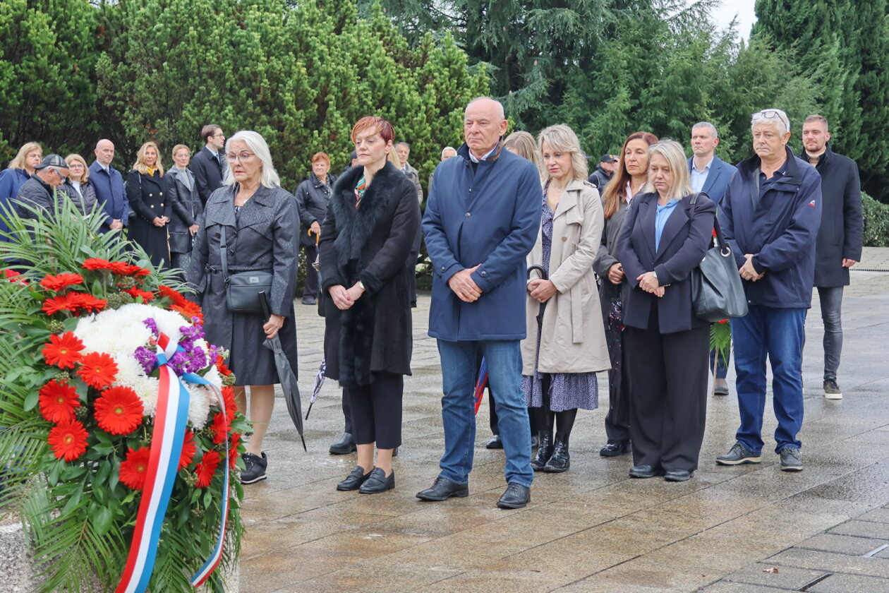 Polaganje-vijenaca-za-Dan-sjecanja-na-Vukovar-i-Skabrnju-42 Polaganje-vijenaca-za-Dan-sjecanja-na-Vukovar-i-Skabrnju-42