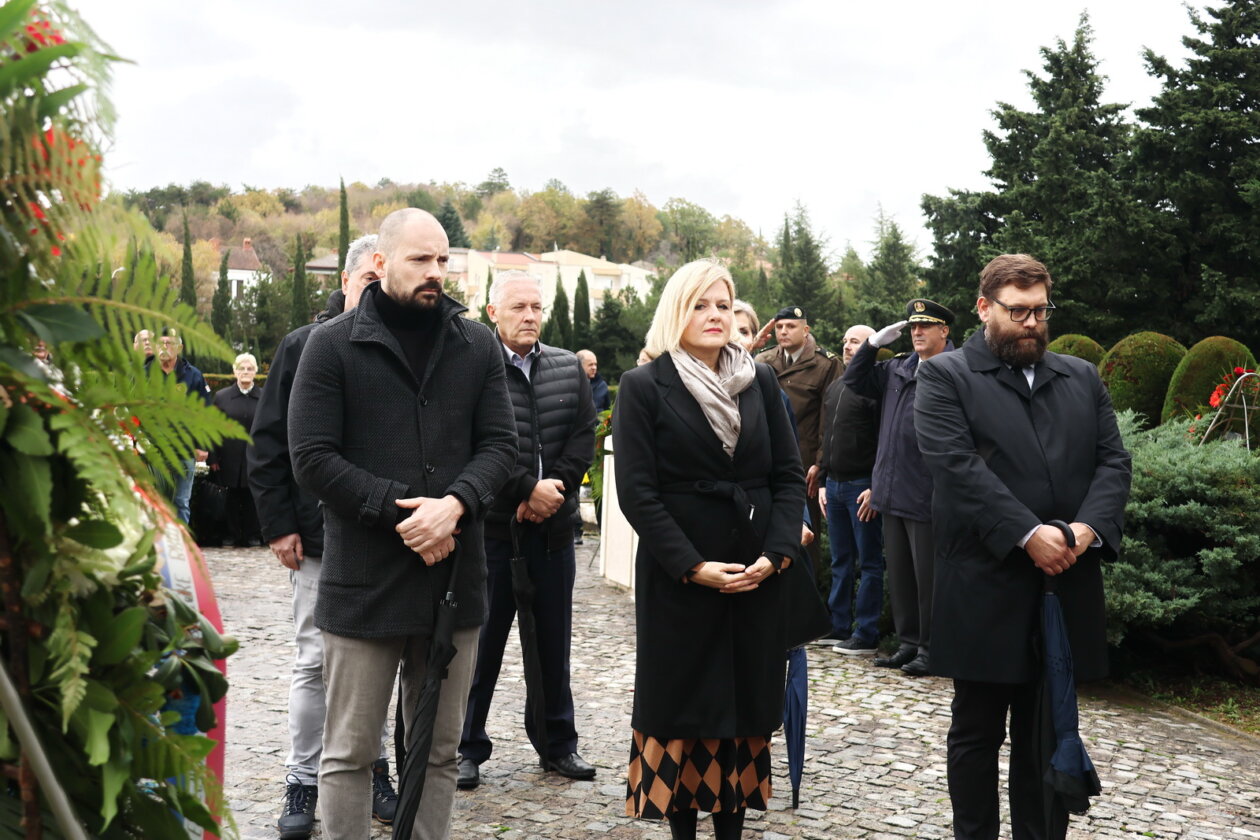 Polaganje-vijenaca-za-Dan-sjecanja-na-Vukovar-i-Skabrnju-62 Polaganje-vijenaca-za-Dan-sjecanja-na-Vukovar-i-Skabrnju-62