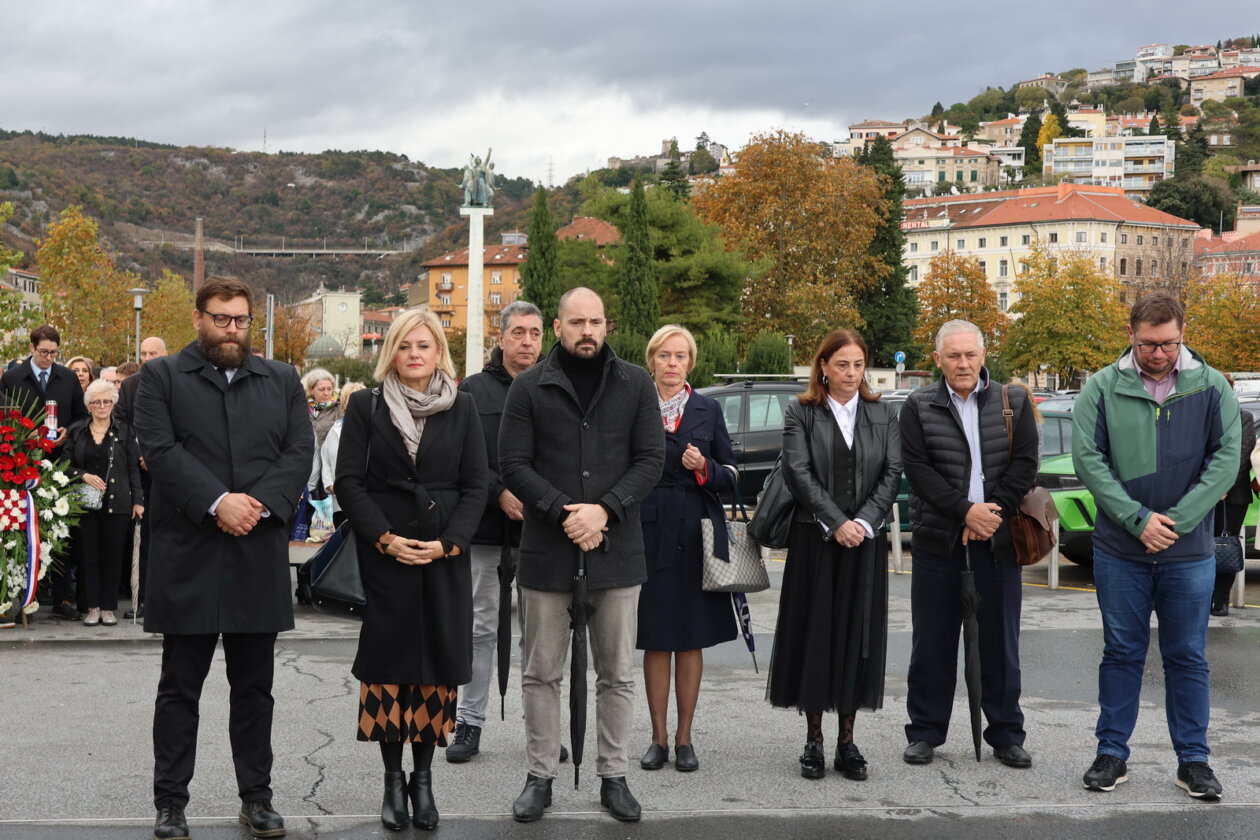 Polaganje-vijenaca-za-Dan-sjecanja-na-Vukovar-i-Skabrnju-75 Polaganje-vijenaca-za-Dan-sjecanja-na-Vukovar-i-Skabrnju-75