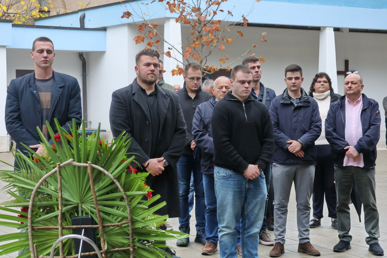 Polaganje-vijenaca-za-Dan-sjecanja-na-Vukovar-i-Skabrnju-93 Polaganje-vijenaca-za-Dan-sjecanja-na-Vukovar-i-Skabrnju-93