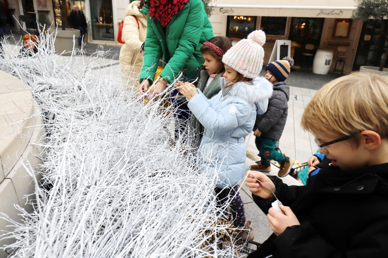 Postavljanje-ukasa-na-Adventski-vijenac-13