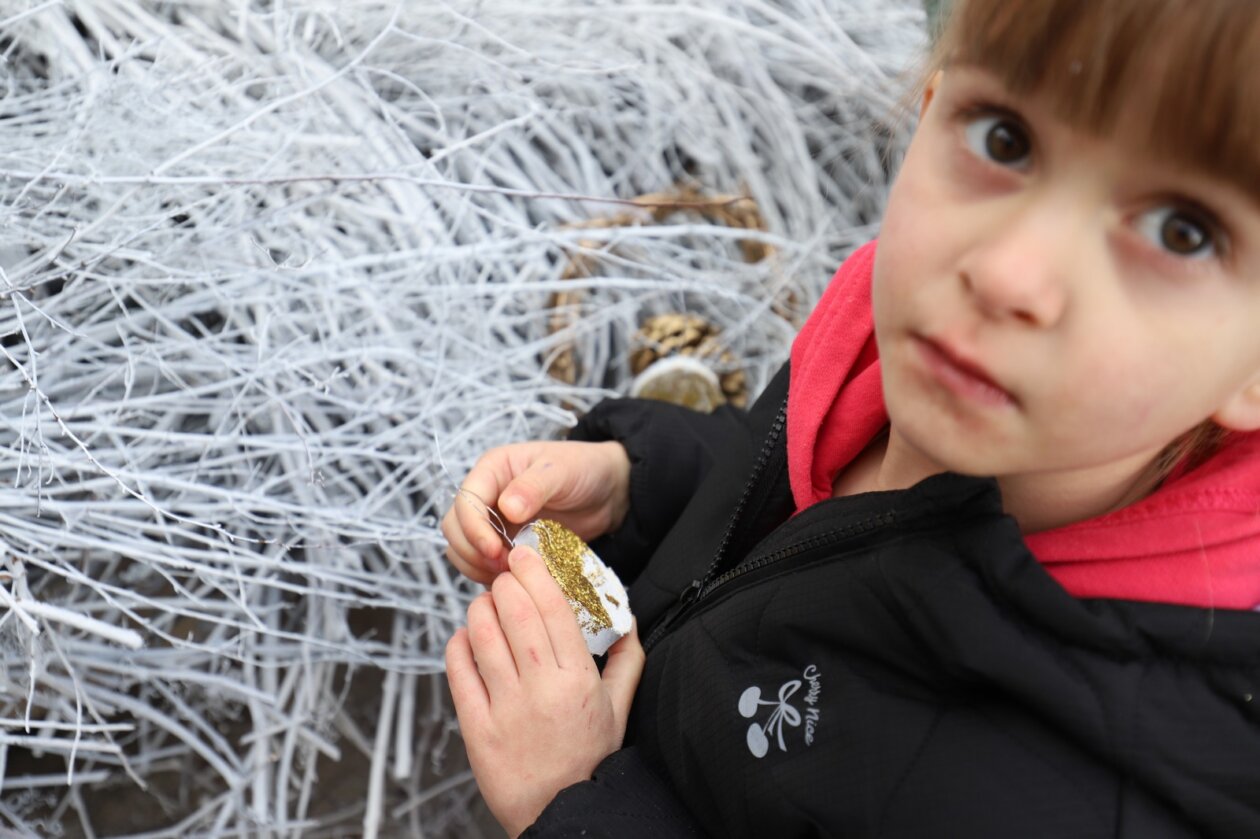 Postavljanje-ukrasa-na-Adventski-vijenac-19