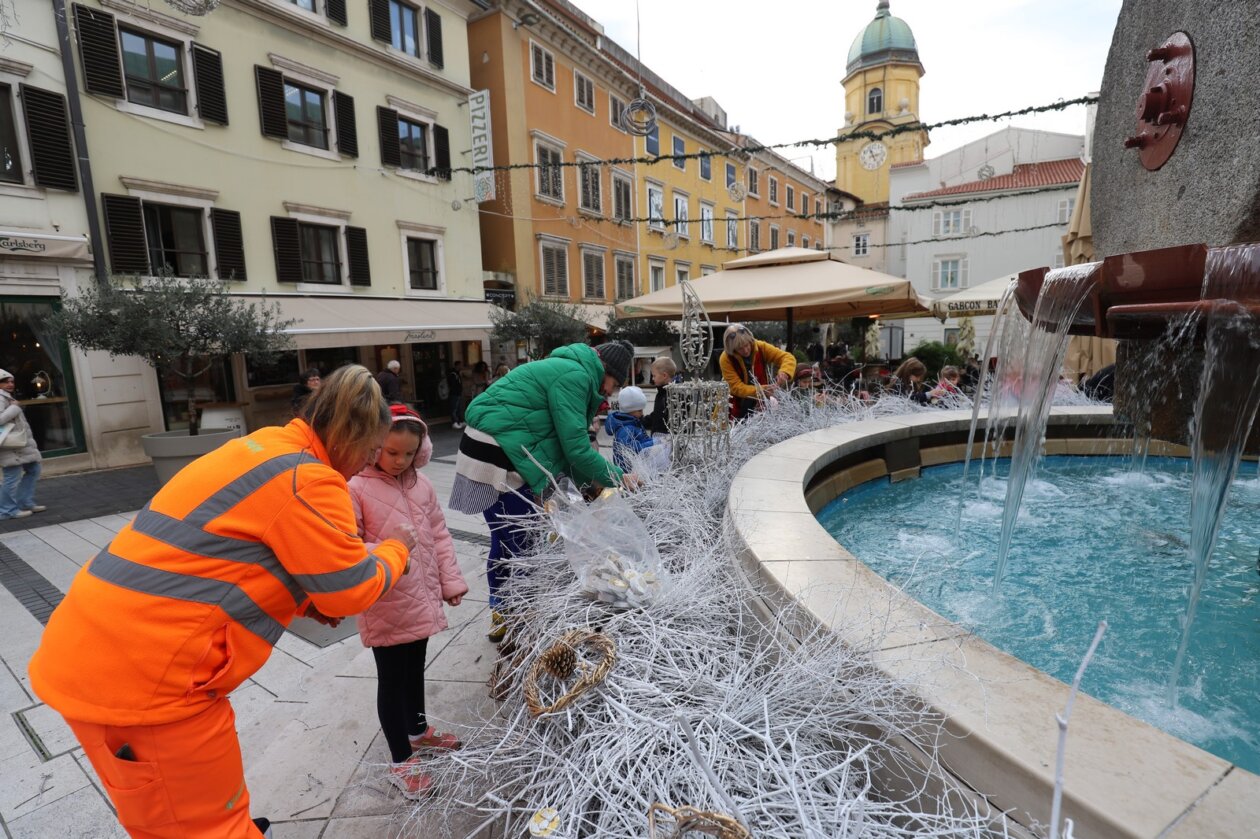 Postavljanje-ukrasa-na-Adventski-vijenac-31
