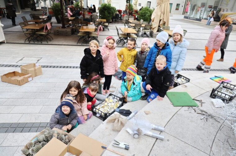 Postavljanje-ukrasa-na-Adventski-vijenac-7-1200×800 Postavljanje-ukrasa-na-Adventski-vijenac-7-1200×800