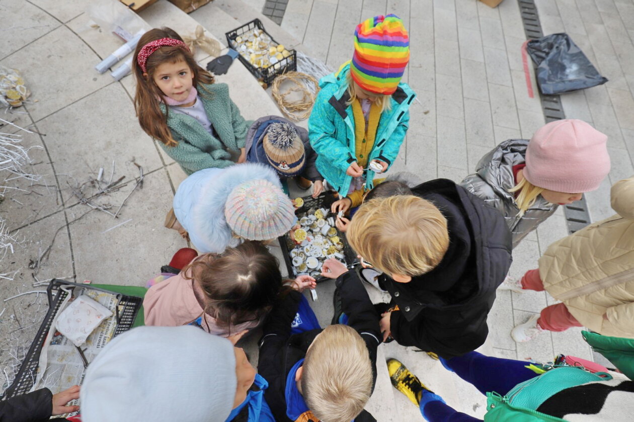 Postavljanje-ukrasa-na-Adventski-vijenac-9