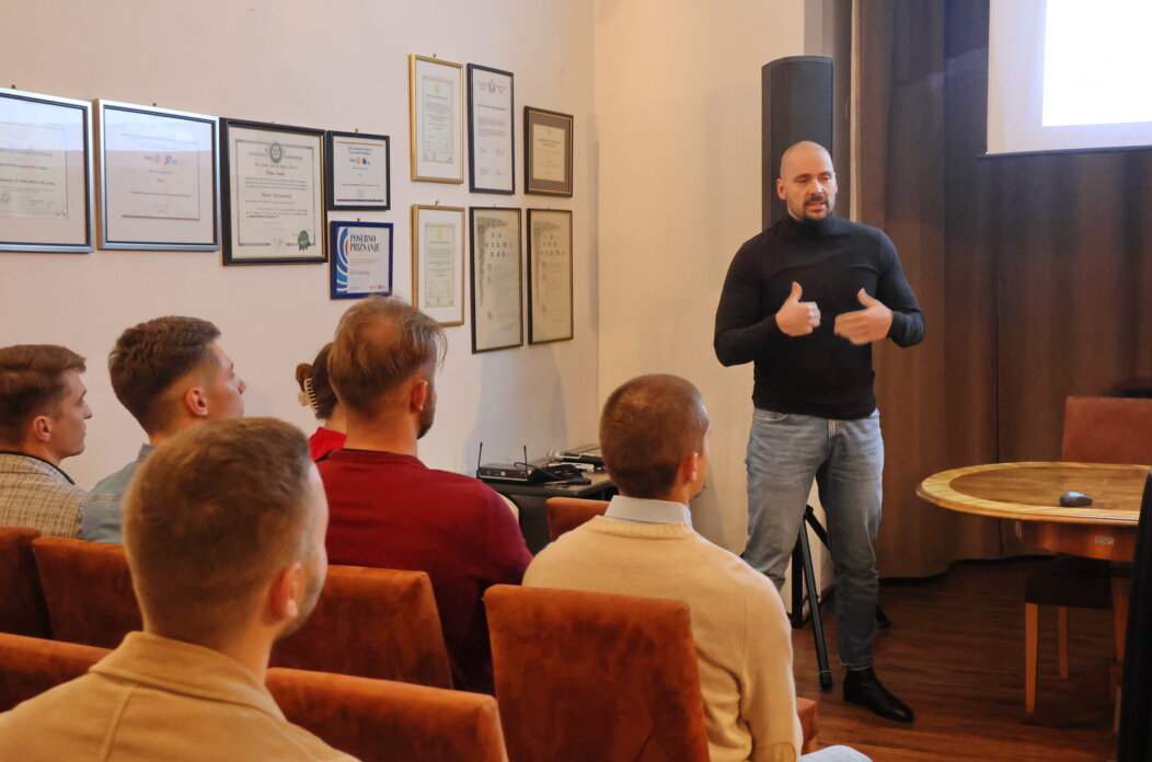 Predavanje-Milakovica-u-klubu-Rotaract-18