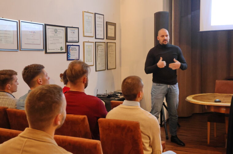 Predavanje-Milakovica-u-klubu-Rotaract-18 Predavanje-Milakovica-u-klubu-Rotaract-18