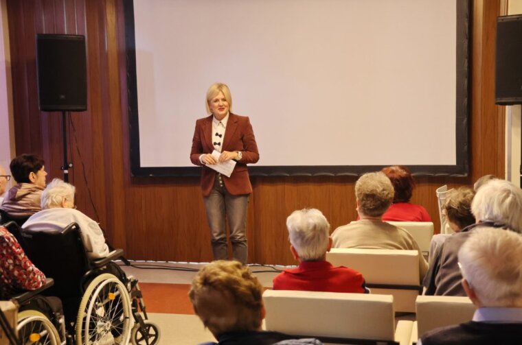 Projekcija-Fiume-o-morte-u-Domu-Kantrida-23-1200×800 (1) Projekcija-Fiume-o-morte-u-Domu-Kantrida-23-1200×800 (1)