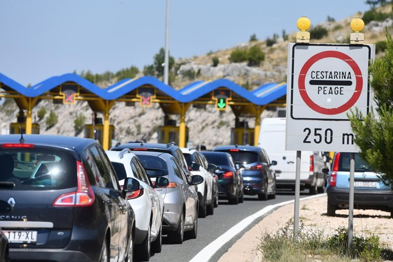 b313c52e-cc26-49ff-a257-56e9137aaaf1