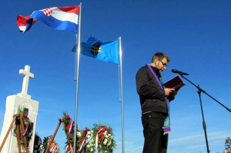 e4dd313f-4836-49a0-8a35-a6e2b8e8b6e9