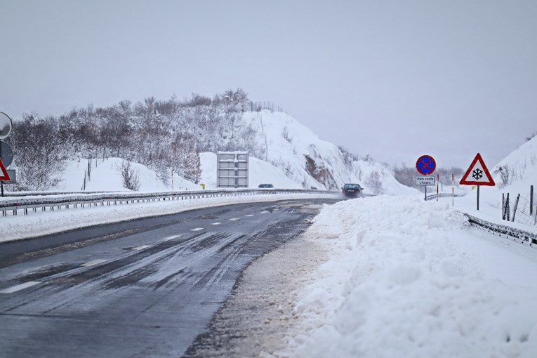 fa76e10e-20d1-4f93-9c02-4606b327ae20