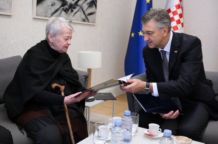 fd938f26-f9db-49c1-bc34-2449b1e29935