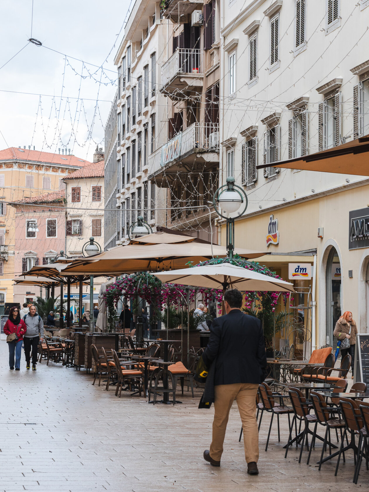 postavljanje lampica Korzo 2025-0041