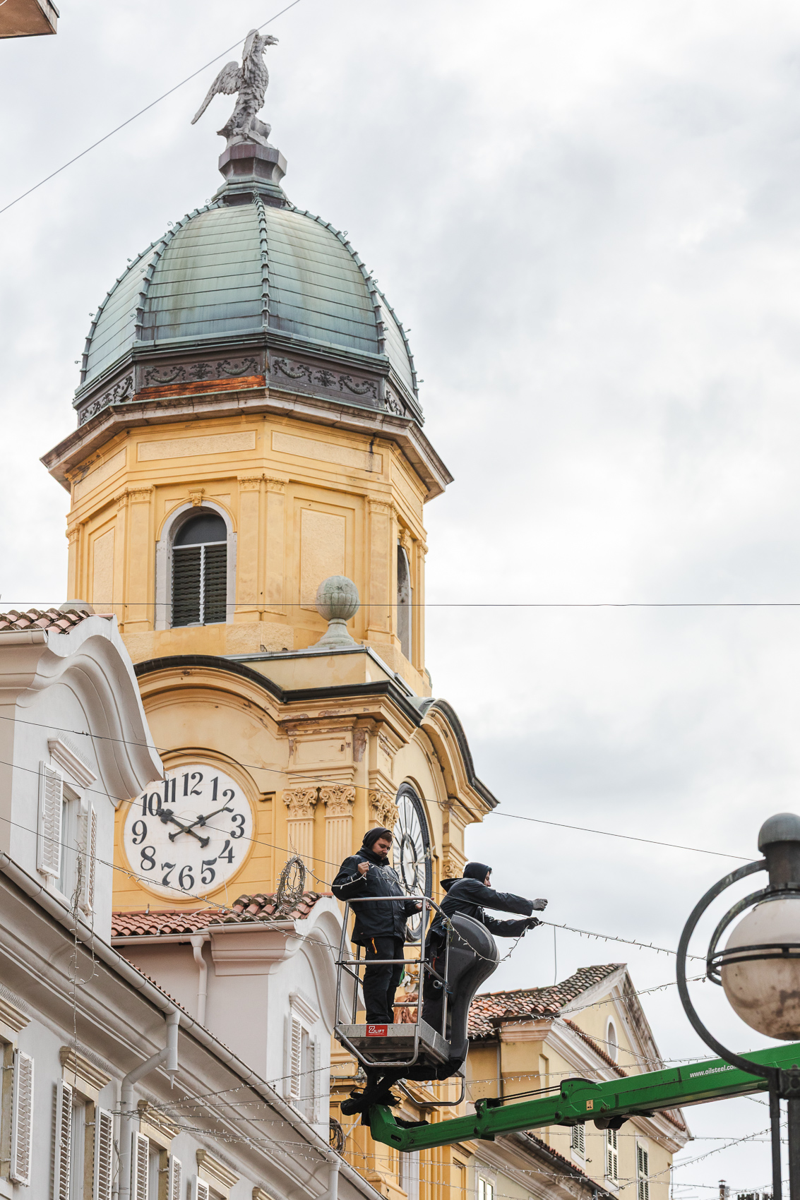 postavljanje lampica Korzo 2025-0065