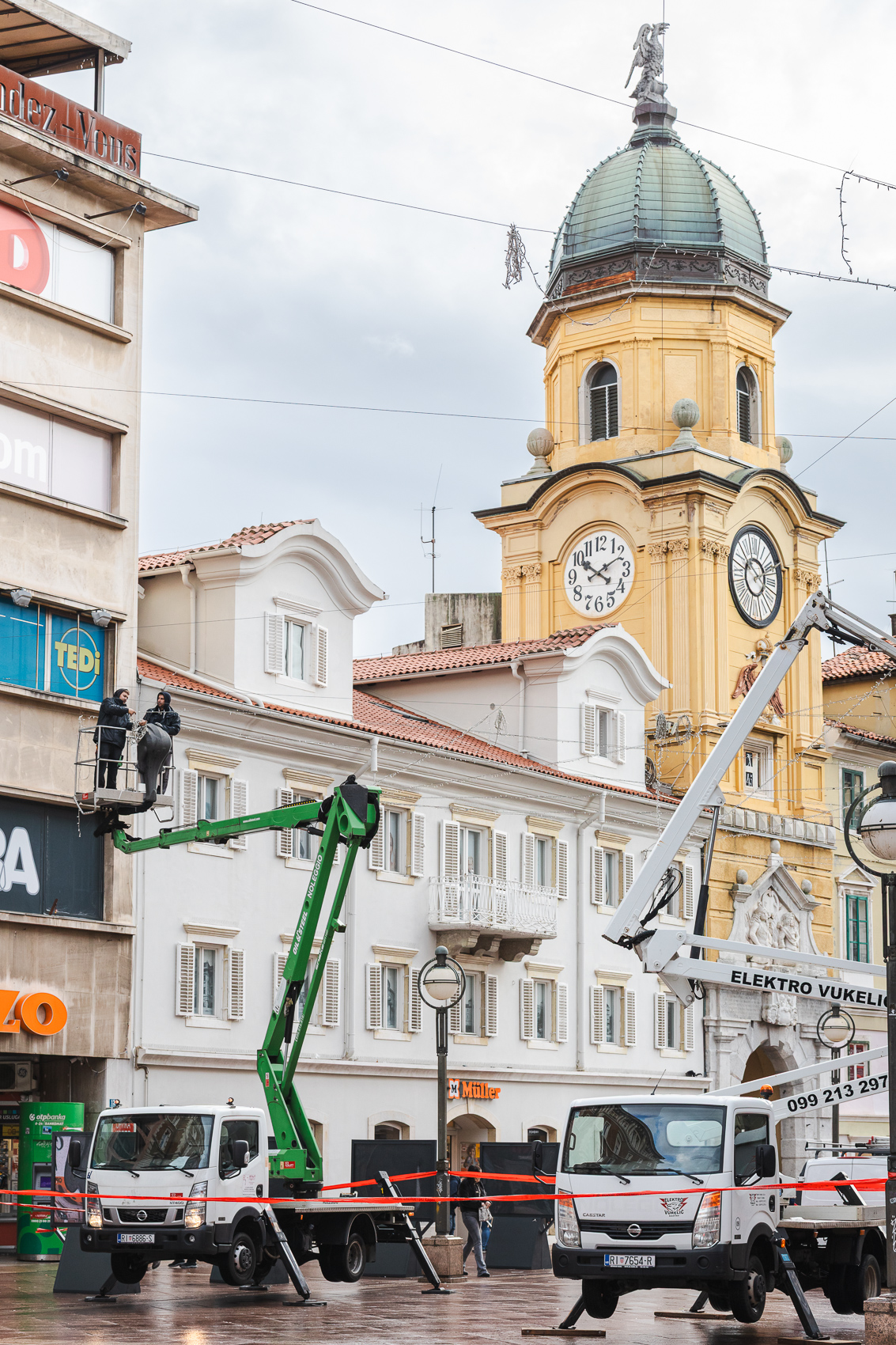 postavljanje lampica Korzo 2025-0070