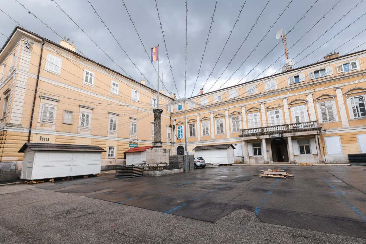 postavljanje lampica Korzo 2025-0081