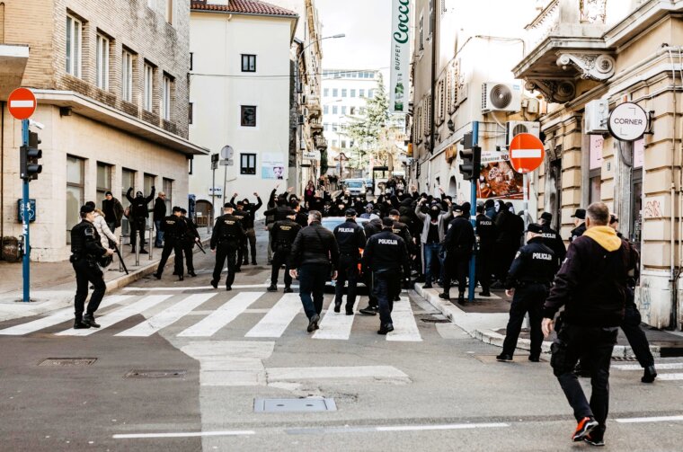 ANTIFAŠISTI PROSVJED NAPAD GRAĐANI I GRAĐANKE