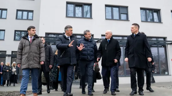 H-a092cc83-b6f2-4ef0-8a95-d563c7570bfe-550 H-a092cc83-b6f2-4ef0-8a95-d563c7570bfe-550