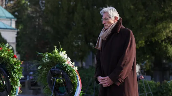 H-f62804a5-7242-46e1-ac0b-6e7bd5b8f417-550 H-f62804a5-7242-46e1-ac0b-6e7bd5b8f417-550