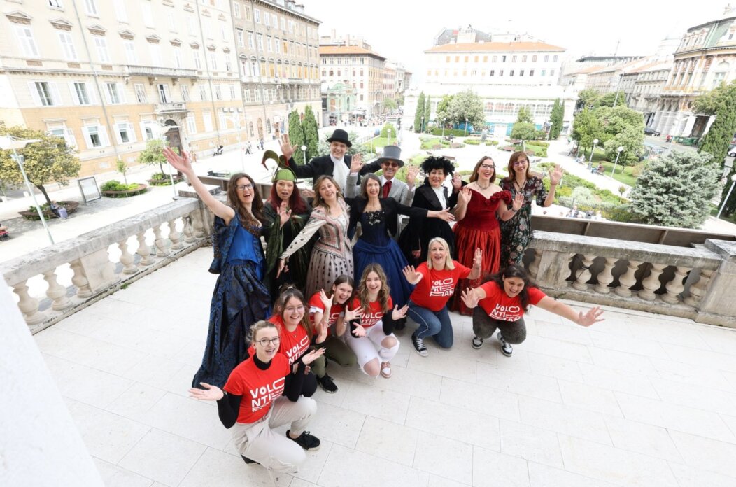 HKD_Volonteri na balkonu Zajca HKD_Volonteri na balkonu Zajca