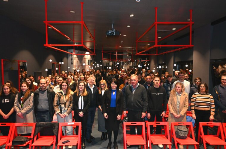 IMG-db5b2be94457d1fd5c8febf37bb459bf-V IMG-db5b2be94457d1fd5c8febf37bb459bf-V