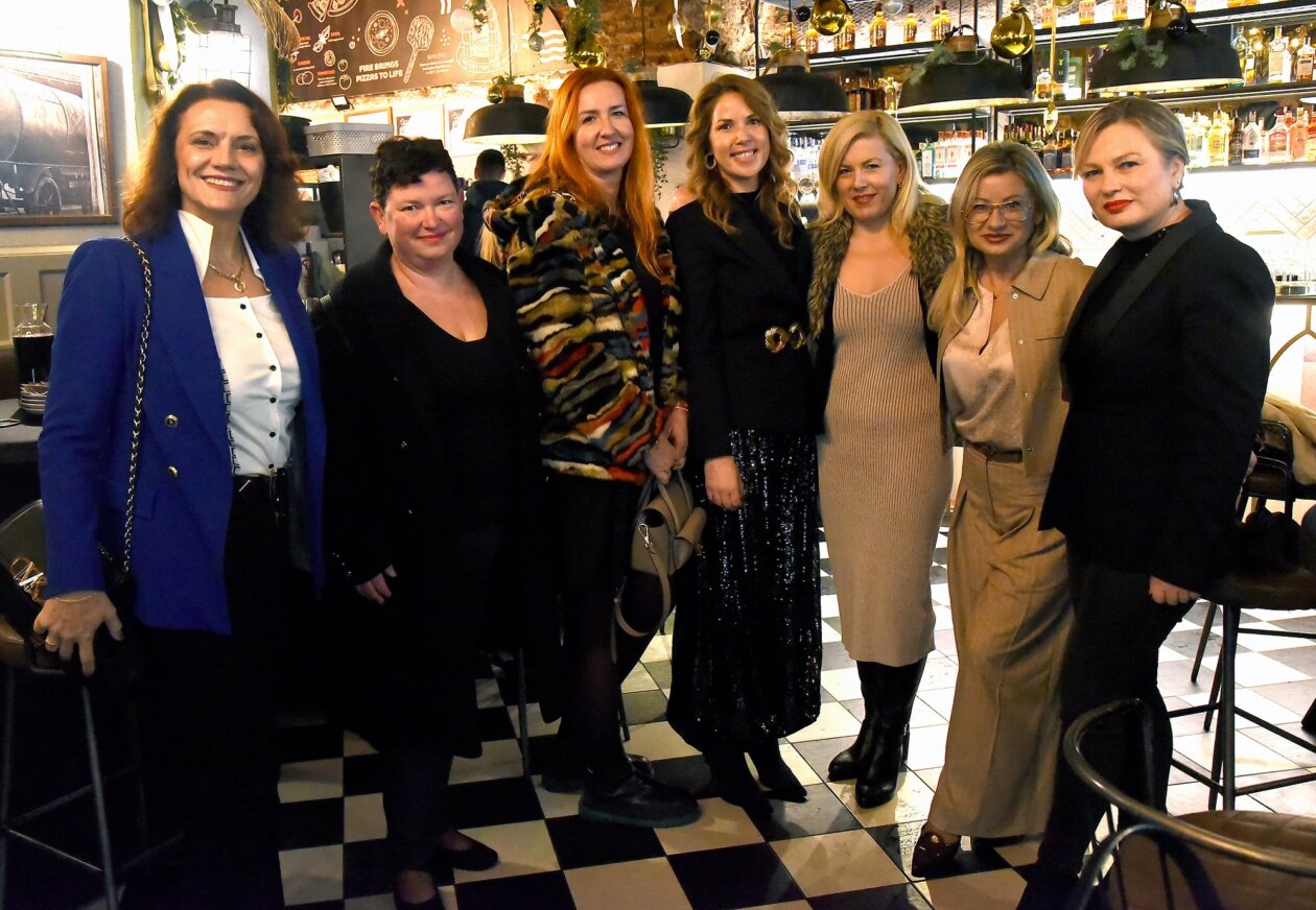 Irena Hrvatin, Karmen Grgurina Ventin, Adriana Košta, Adriana Mišković, Kristina Pilko, Barbara Udovičić i Jana Bubnič Arčanin_Dean Miculinić, Novi list Irena Hrvatin, Karmen Grgurina Ventin, Adriana Košta, Adriana Mišković, Kristina Pilko, Barbara Udovičić i Jana Bubnič Arčanin_Dean Miculinić, Novi list