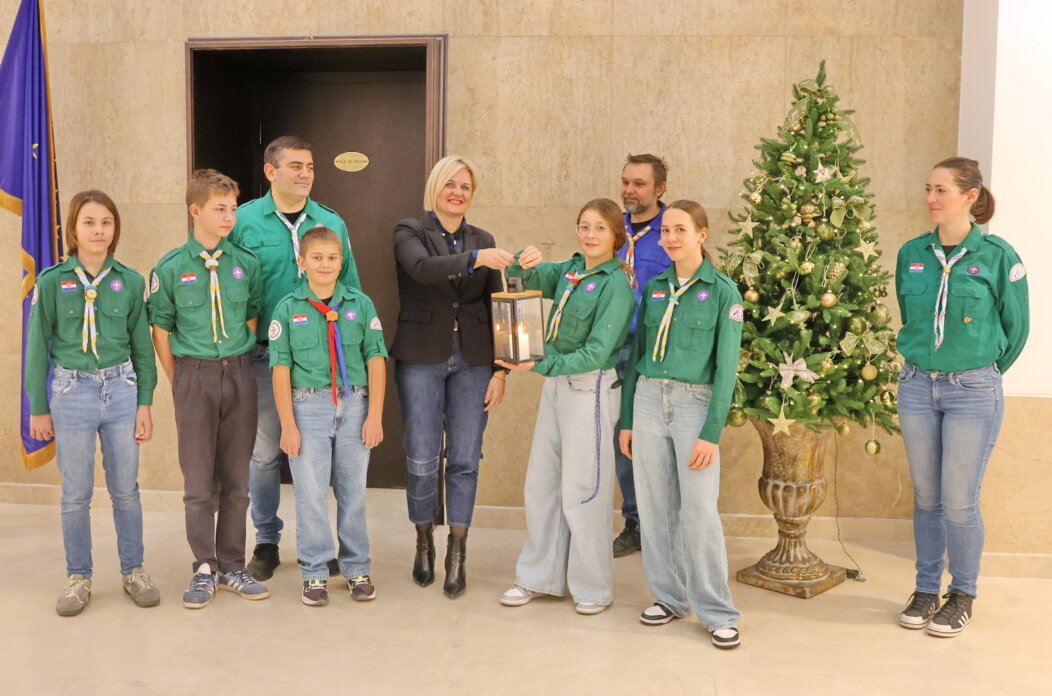 Izvidaci-donijeli-Betlehemsko-svjetlo-u-Rijeku-9 Izvidaci-donijeli-Betlehemsko-svjetlo-u-Rijeku-9