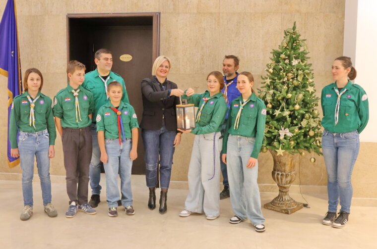 Izvidaci-donijeli-Betlehemsko-svjetlo-u-Rijeku-9 Izvidaci-donijeli-Betlehemsko-svjetlo-u-Rijeku-9