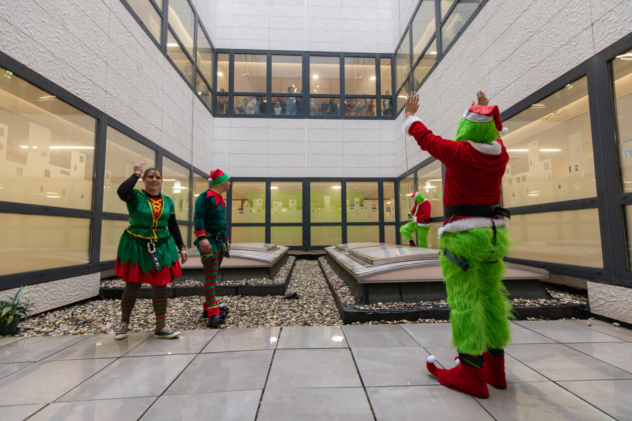 KBC Rijeka djeca vatrogasci djed božićnjak-6715