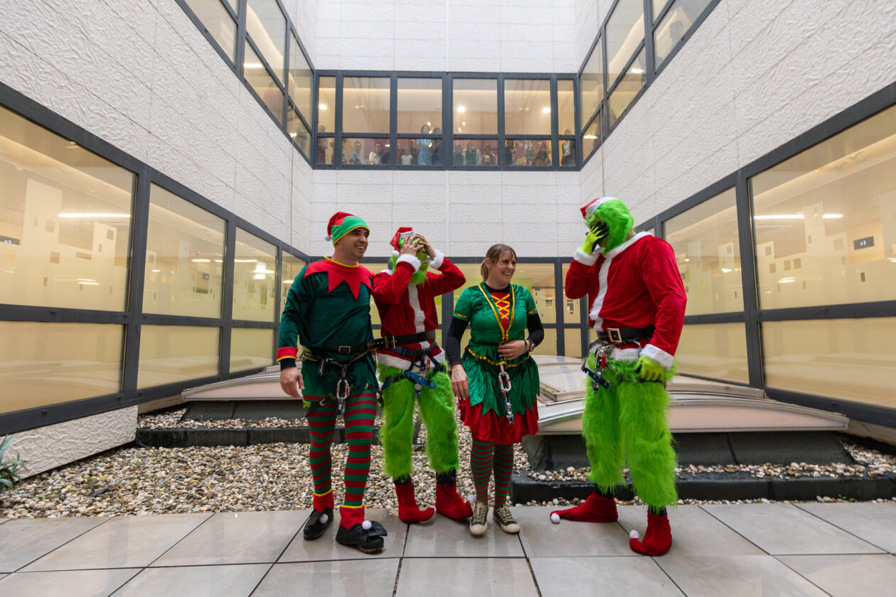 KBC Rijeka djeca vatrogasci djed božićnjak-6737