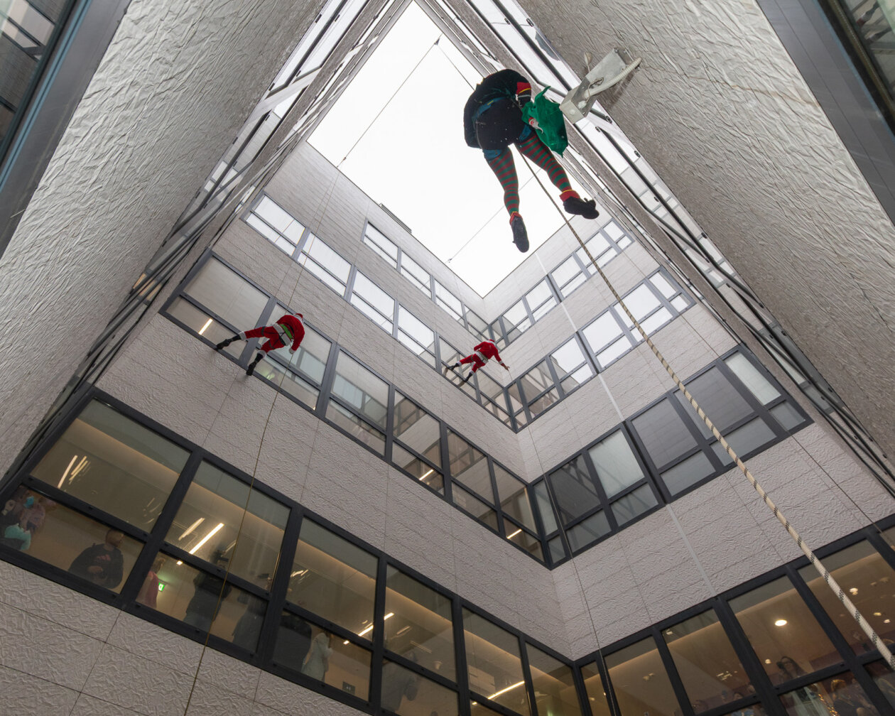 KBC Rijeka djeca vatrogasci djed božićnjak-6781