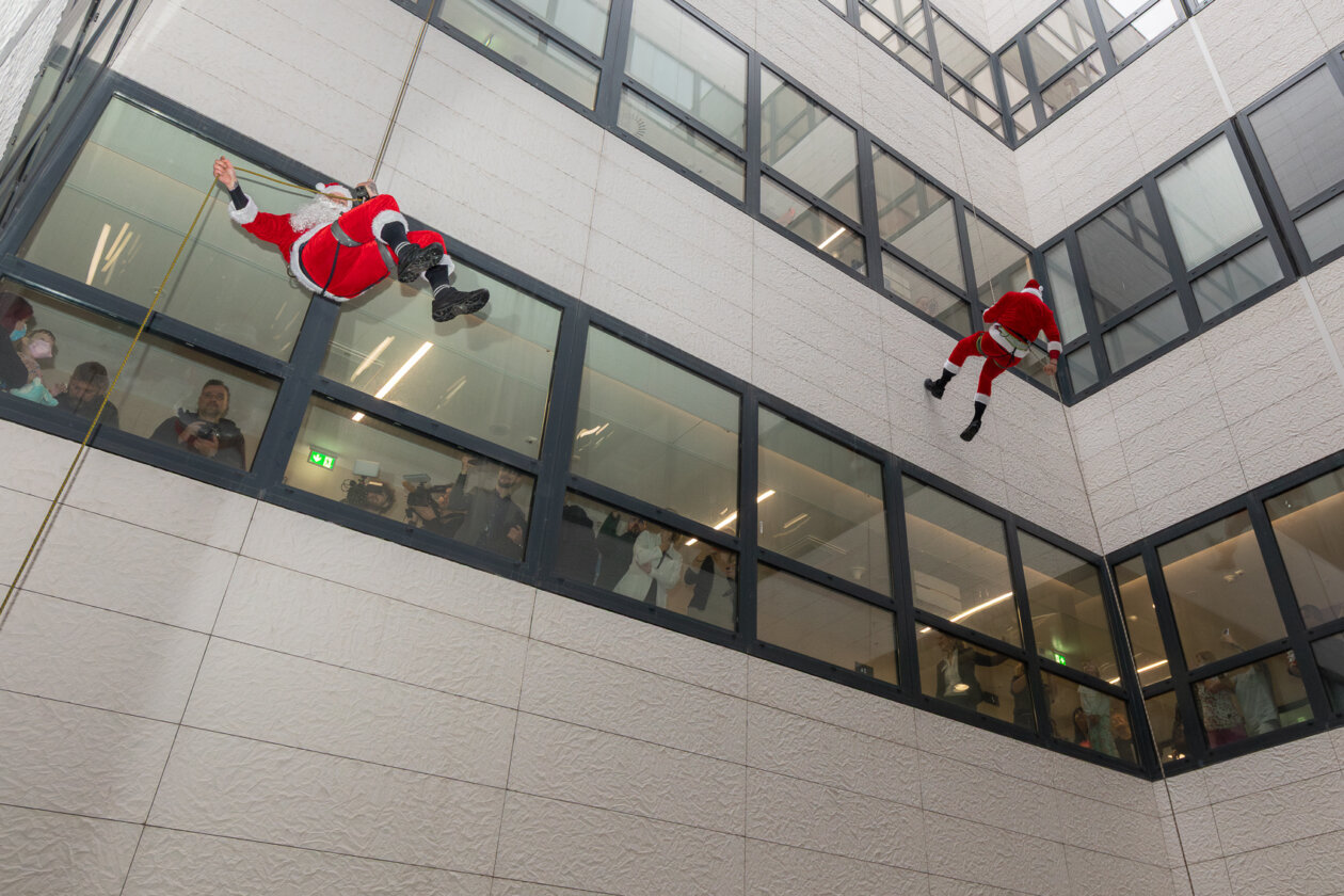 KBC Rijeka djeca vatrogasci djed božićnjak-6786