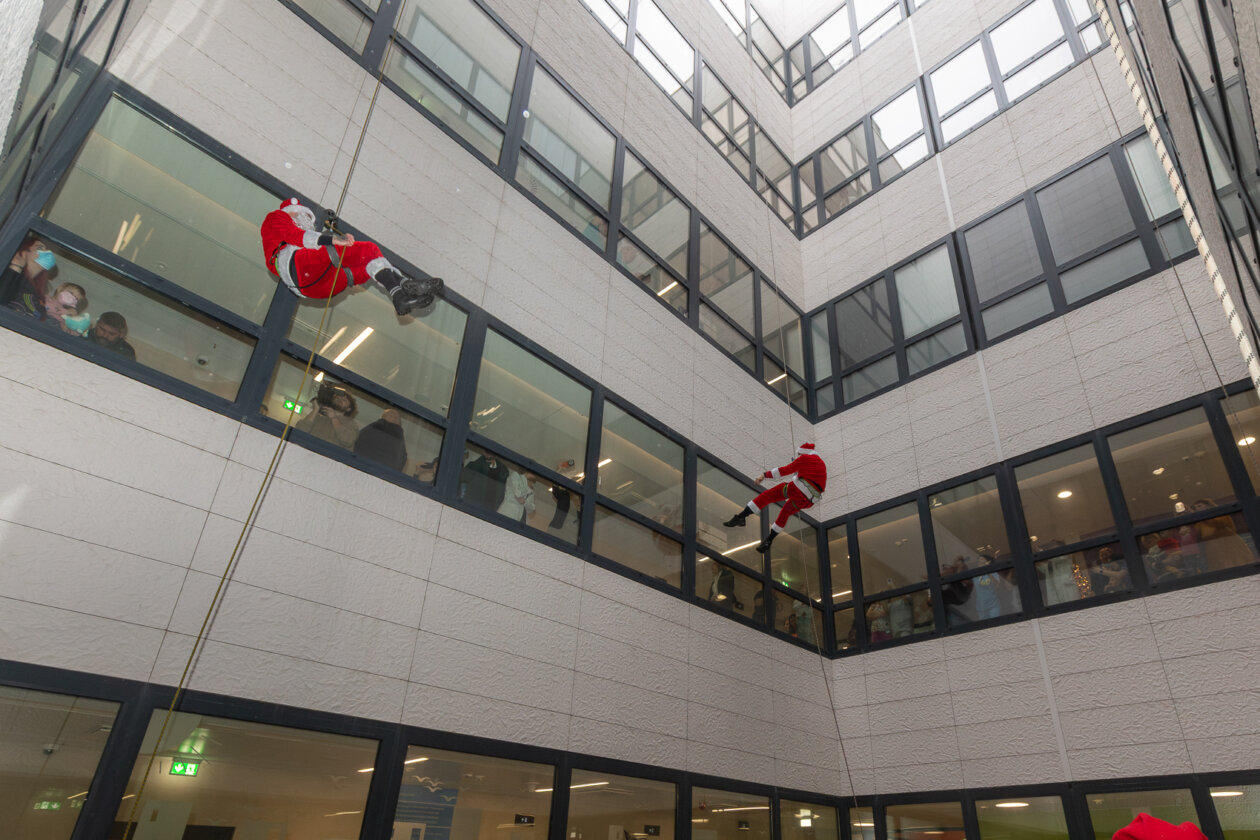 KBC Rijeka djeca vatrogasci djed božićnjak-6789