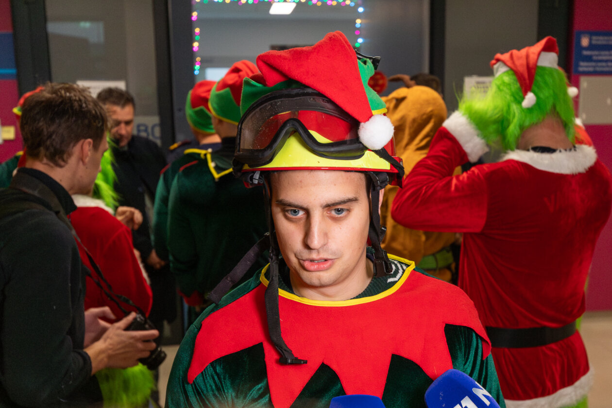 KBC Rijeka djeca vatrogasci djed božićnjak-6816