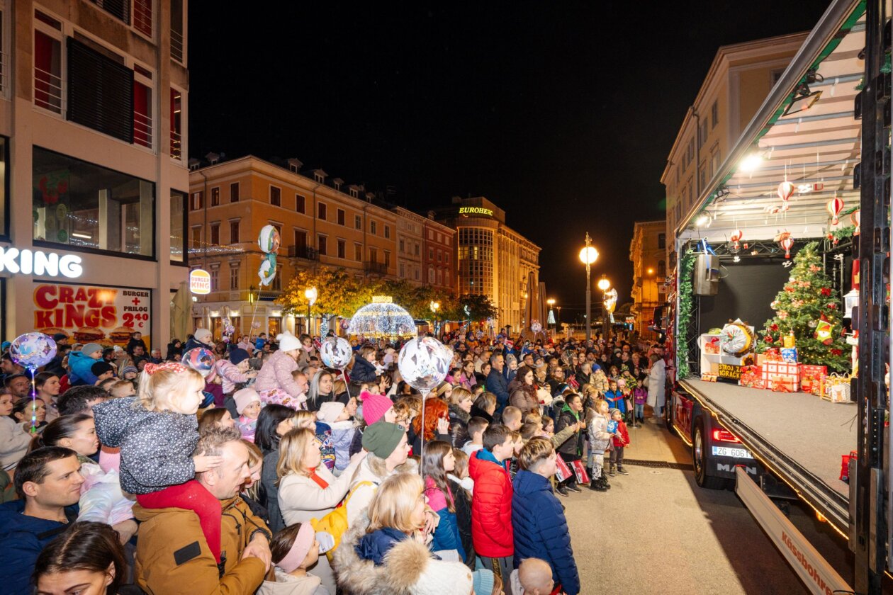 Kamion Djeda Mraza u Rijeci_1 Kamion Djeda Mraza u Rijeci_1