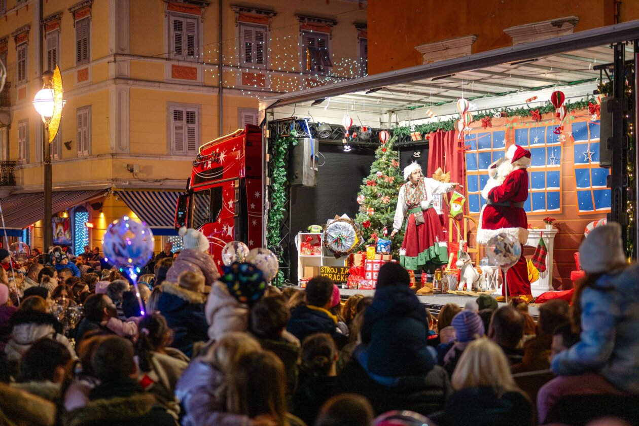 Kamion Djeda Mraza u Rijeci_3 Kamion Djeda Mraza u Rijeci_3