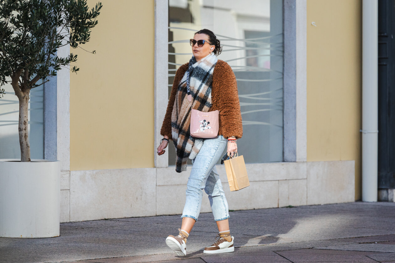 Klikom po Korzu 12.12.-4324 Klikom po Korzu 12.12.-4324