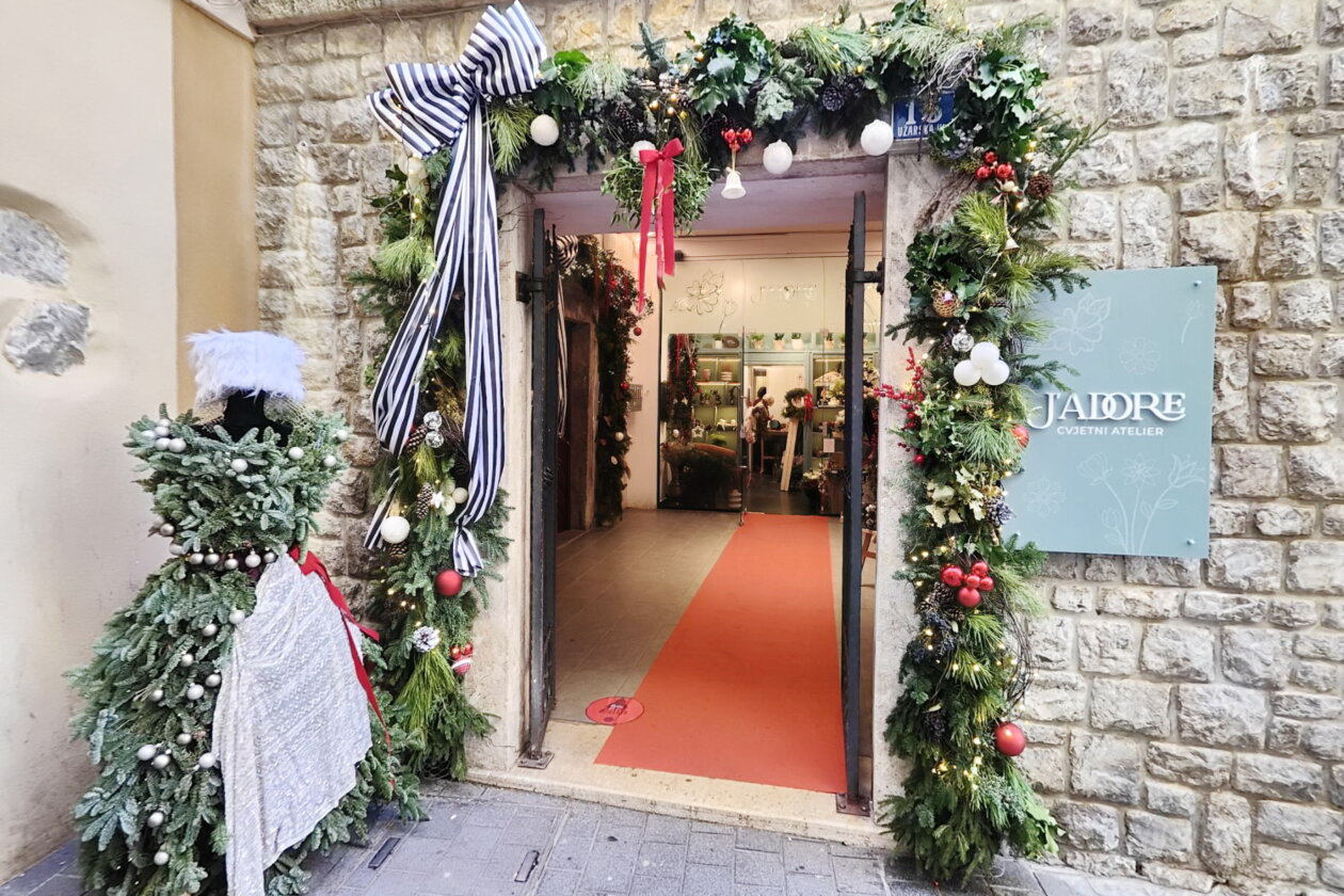 Najljepsi-izlog-cvjetnog-ateljea-J-adore-2