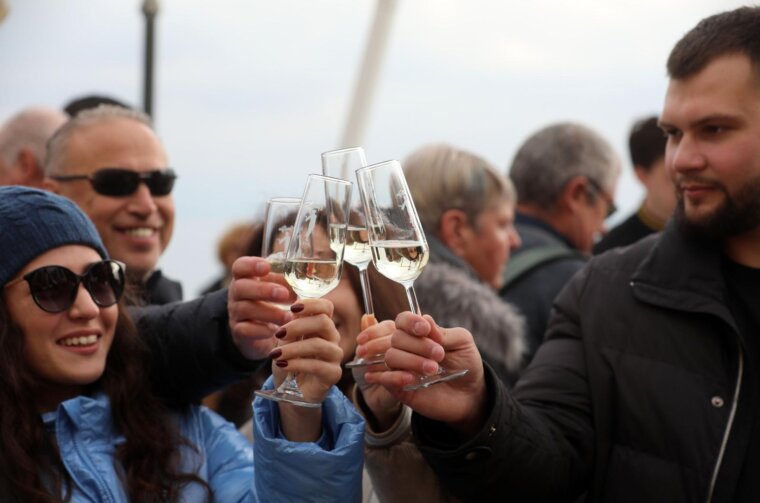 Opatija: Gradonačelnikova zdravica u podne na terasi hotela Kvarner